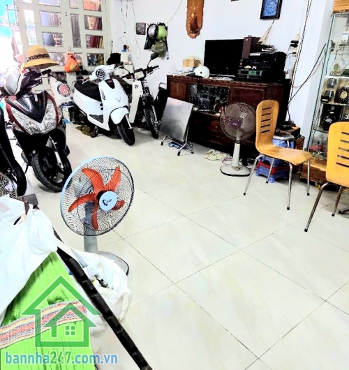 CHỈ 17 TỶ – MẶT TIỀN KINH DOANH HOÀNG SA, TÂN BÌNH - GIÁP QUẬN 3 – VIEW SÔNG – VỊ TRÍ HIẾM Vị trí đắc địa:• Mặt tiền Hoàng Sa, khu VIP Tân Bình – sát vách Quận 3• Tuyến đường ven kênh, view sông thoáng mát, lưu lượng xe đông• Kinh doanh đa ngành nghề, 
