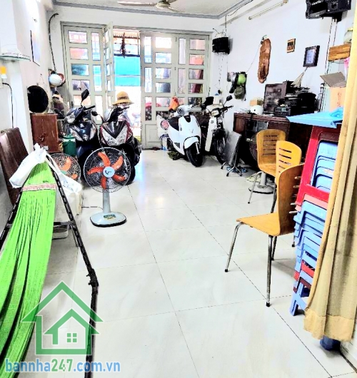CHỈ 17 TỶ – MẶT TIỀN KINH DOANH HOÀNG SA, TÂN BÌNH - GIÁP QUẬN 3 – VIEW SÔNG – VỊ TRÍ HIẾM Vị trí đắc địa:• Mặt tiền Hoàng Sa, khu VIP Tân Bình – sát vách Quận 3• Tuyến đường ven kênh, view sông thoáng mát, lưu lượng xe đông• Kinh doanh đa ngành nghề, 