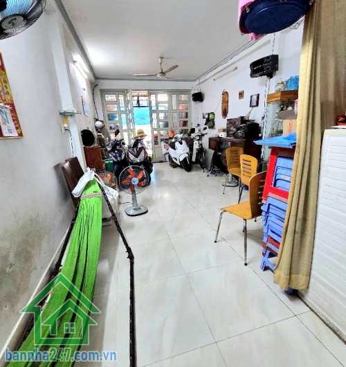 CHỈ 17 TỶ – MẶT TIỀN KINH DOANH HOÀNG SA, TÂN BÌNH - GIÁP QUẬN 3 – VIEW SÔNG – VỊ TRÍ HIẾM Vị trí đắc địa:• Mặt tiền Hoàng Sa, khu VIP Tân Bình – sát vách Quận 3• Tuyến đường ven kênh, view sông thoáng mát, lưu lượng xe đông• Kinh doanh đa ngành nghề, 
