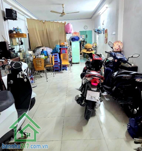 CHỈ 17 TỶ – MẶT TIỀN KINH DOANH HOÀNG SA, TÂN BÌNH - GIÁP QUẬN 3 – VIEW SÔNG – VỊ TRÍ HIẾM Vị trí đắc địa:• Mặt tiền Hoàng Sa, khu VIP Tân Bình – sát vách Quận 3• Tuyến đường ven kênh, view sông thoáng mát, lưu lượng xe đông• Kinh doanh đa ngành nghề, 