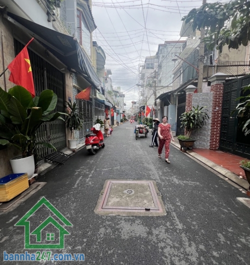 CHỈ 9,2 TỶ – NHÀ 3 TẦNG – 82M² – 2 MẶT HẺM 6M – THOẠI NGỌC HẦU, TÂN PHÚ. * DT: 82m² (4 x 21m), 3 tầng BTCT * Tổng 10PN – 10WC, trước 3PN 3WC để ở, sau 7PN 7WC.