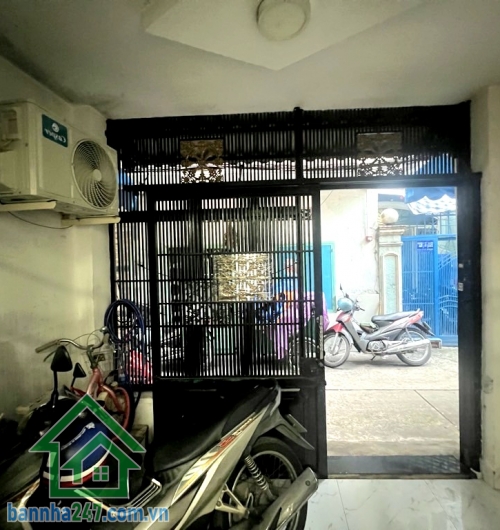 CHỈ 6,1 TỶ – NHÀ TRUNG TÂM P.4 TÂN BÌNH – KHU HIẾM NHÀ BÁN - NỞ HẬU 6M – GẦN MẶT TIỀN – 3 PN – 2 WC - Ở NGAY Diện tích: 45m² (3,2m x 9m) Nở hậu 6m – phong thủy