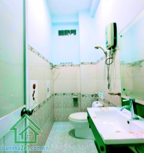 CHỈ 8,199 TỶ – HẺM 3,5M – NGAY ĐẤT THÁNH, PHƯỜNG 6, TÂN BÌNH – DT 75M² (4,3x17) – 4 TẦNG – 5 PHÒNG NGỦ, 5 WC Vị trí trung tâm, sát các tuyến đường lớn: Bắc Hải