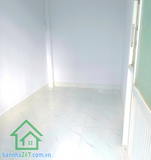 CHỈ 4,45 TỶ – NGAY CHỢ HOA HỒ THỊ KỶ – TRUNG TÂM Q10 -  4 TẦNG – SỔ VUÔNG A4 – HẺM THÔNG – VÀI BƯỚC RA MẶT TIỀN - 3PN – 4WC Diện tích: 2,8m x 5,41m (vuông vức)