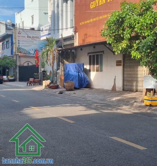 CHỈ 3,5 TỶ – NHÀ ĐẸP NGUYỄN VĂN TỐ – 1 TRỆT 2 LẦU 1 SÂN THƯỢNG – 3PN – 3WC – Q. TÂN PHÚ * Diện tích: 4 x 5,2m. * Kết cấu: 1 trệt, 2 lầu, sân thượng. Công năng: 3PN, 3WC, nhà chủ ở lâu năm, sạch sẽ, kiên cố.