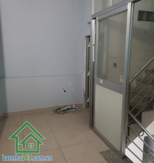 CHỈ 3,5 TỶ – NHÀ ĐẸP NGUYỄN VĂN TỐ – 1 TRỆT 2 LẦU 1 SÂN THƯỢNG – 3PN – 3WC – Q. TÂN PHÚ * Diện tích: 4 x 5,2m. * Kết cấu: 1 trệt, 2 lầu, sân thượng. Công năng: 3PN, 3WC, nhà chủ ở lâu năm, sạch sẽ, kiên cố.
