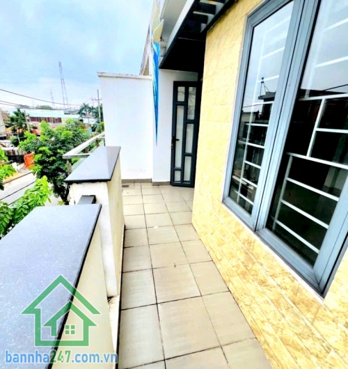 CHỈ 8,15 TỶ – MTKD ĐƯỜNG 16M CÓ LỀ 3M – DƯỜNG SỐ 5 - BÌNH TÂN - 4PN 3WC * Diện tích: 80m² (5 x 16m) – sổ vuông A4, không lộ giới * Kết cấu: 3 tầng (1 trệt 2 lầu, sân thượng)