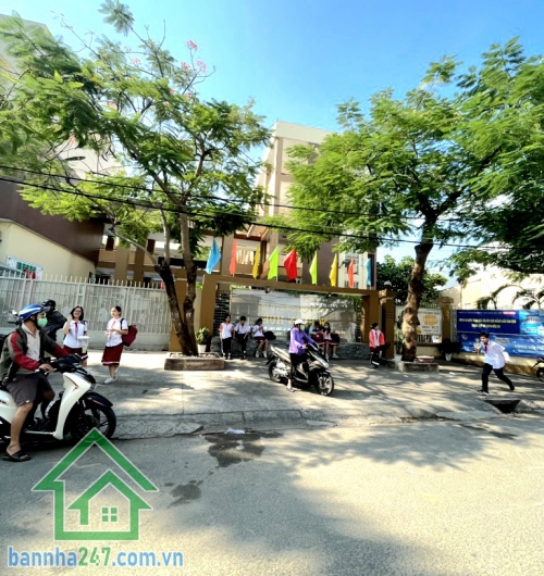 CHỈ 12,3 TỶ - MẶT TIỀN THÀNH CÔNG – NGANG LỚN 12M – DT 160M² – 3PN * Diện tích: 160m² – ngang hiếm 12m * Hiện trạng: chia 2 căn riêng biệt   * 1 căn đang cho thuê, 1 căn 3PN