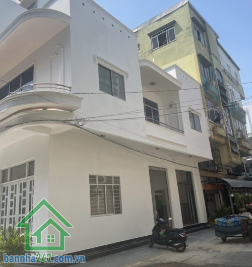 GÓC 2 MẶT TIỀN KHU BÀU CÁT – NGANG 6M HIẾM – CHỈ 15.5 TỶ * DT: 69m² (6 x 12m) * Kết cấu: 2 tầng, thoáng mát * Vị trí: Ngay trung tâm Bàu Cát, gần Trương Công Định. 
