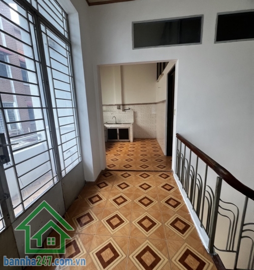 GÓC 2 MẶT TIỀN KHU BÀU CÁT – NGANG 6M HIẾM – CHỈ 15.5 TỶ * DT: 69m² (6 x 12m) * Kết cấu: 2 tầng, thoáng mát * Vị trí: Ngay trung tâm Bàu Cát, gần Trương Công Định. 