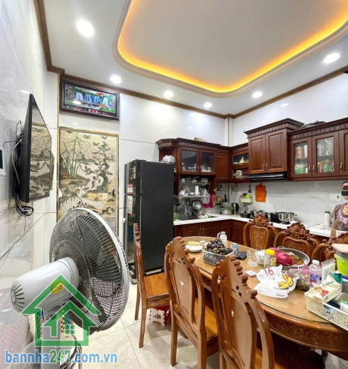 NHÀ ĐẸP 4 TẦNG GẦN LÊ VĂN QUỚI – HẺM 7M THÔNG – CHỈ NHỈNH 6 TỶ DT: 64m² (4 x 14m) – xây dựng kiên cố, vào ở ngay!  4 tầng cực chắc chắn, gồm 4 phòng ngủ rộng.