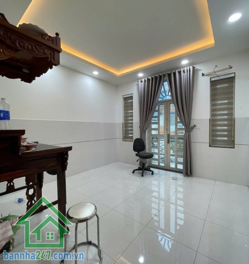 NHÀ ĐẸP 4 TẦNG GẦN LÊ VĂN QUỚI – HẺM 7M THÔNG – CHỈ NHỈNH 6 TỶ DT: 64m² (4 x 14m) – xây dựng kiên cố, vào ở ngay!  4 tầng cực chắc chắn, gồm 4 phòng ngủ rộng.