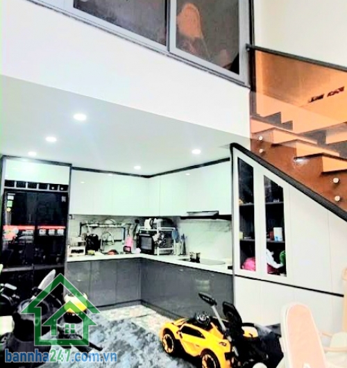 CHỈ 8,8 TỶ – NHÀ MỚI 6 TẦNG BTCT – SÁT MẶT TIỀN – TRUNG TÂM TÂN PHÚ - 3PN – 4WC * Diện tích: 5 x 9.5m – sổ vuông vức * Kết cấu: 6 tầng BTCT (Trệt + lửng + 3 lầu + sân thượng) 