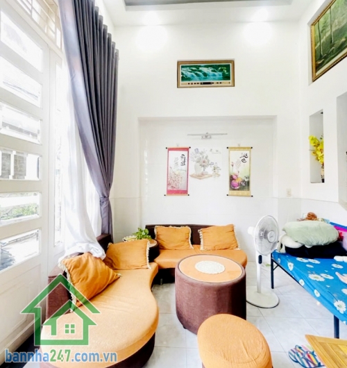 CHỈ 6,1 TỶ - HẺM Ô TÔ – PHAN HUY ÍCH – NHÀ 3 TẦNG BTCT – 45M² (5x9m) – 4PN – 3WC – SỔ RIÊNG Vị trí siêu tiện: Chỉ vài bước chân ra mặt tiền Phan Huy Ích, di chuyển cực nhanh đến nhà ga T3 – sân bay Tân Sơn Nhất, BV, trường học, trung tâm thương mại Thiso 