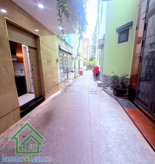 CHỈ 4,2 TỶ – NHÀ 2 TẦNG – HẺM 3M - THÔNG – KHU VIP NGUYỄN HỒNG ĐÀO - BÀU CÁT - 2 PN – 2 WC * Diện tích: 21m² (6,4 x 4m) * Kết cấu: 1 trệt 1 lầu * Công năng: 2PN - 2WC