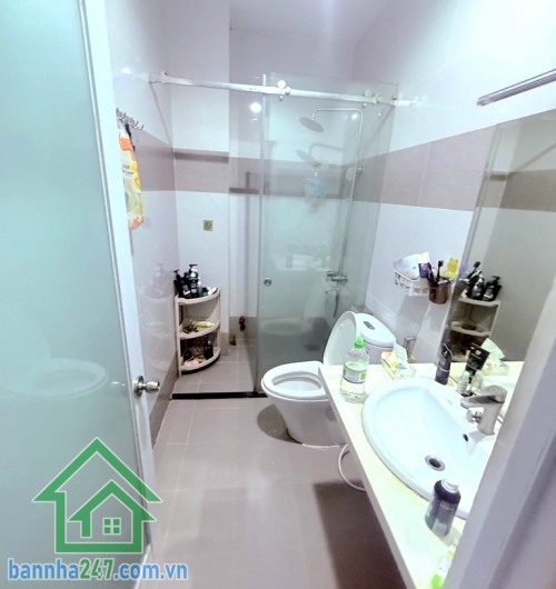 CHỈ 6,4 TỶ – BÁN NHÀ HXH LÊ VĂN QUỚI – 60M2 – 4 TẦNG – 4PN – 5WC Diện tích: 4 x 15m (công nhận 60m2)Kết cấu: 1 trệt, 2 lầu, sân thượng – 4PN, 5WC khép kín.