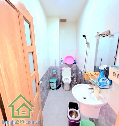 CHỈ 12,9 TỶ – MTKD NGUYỄN SƠN - TRUNG TÂM TÂN PHÚ – 5 TẦNG - 42M² (4,2X10) – 3PN – 4WC * Diện tích: 4,2 x 10m – 42m² * Kết cấu: 1 trệt 3 lầu sân thượng * Công năng: 3PN – 4WC – phòng khách – phòng thờ Mặt tiền Nguyễn Sơn, kinh doanh sầm uất