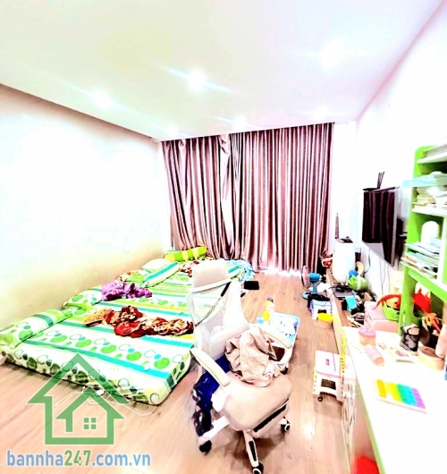 CHỈ 12,9 TỶ – MTKD NGUYỄN SƠN - TRUNG TÂM TÂN PHÚ – 5 TẦNG - 42M² (4,2X10) – 3PN – 4WC * Diện tích: 4,2 x 10m – 42m² * Kết cấu: 1 trệt 3 lầu sân thượng * Công năng: 3PN – 4WC – phòng khách – phòng thờ Mặt tiền Nguyễn Sơn, kinh doanh sầm uất