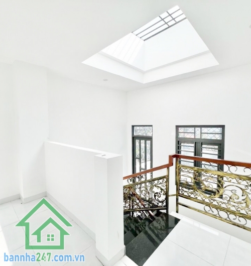 CHỈ 6,5 TỶ TL – CĂN HỘ DỊCH VỤ 4 TẦNG – HƯƠNG LỘ 2 – SÁT BV BÌNH TÂN Diện tích 4 x 16m (64m²) – kết cấu 1 trệt 3 lầu, gồm 7PN – 7WC, ban công, sân thượng đầy đủ,  Nhà đang khai thác căn hộ dịch vụ, doanh thu 36 triệu/tháng