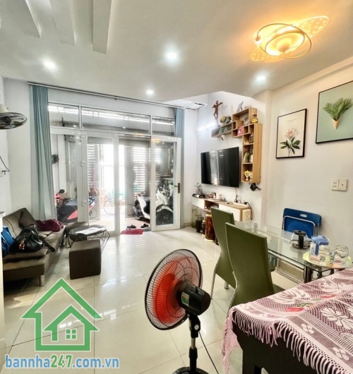 CHỈ 5,7 TỶ – SIÊU PHẨM 5 TẦNG BỜ BAO TÂN THẮNG - NGAY AEON MALL TÂN PHÚ – NHÀ MỚI Ở LIỀN - 4PN – 3WC Diện tích: 4,2 x 8,3m – 35m² Kết cấu: 1 trệt + 1 lửng + 3 3 lầu – 5 tầng BTCT. Công năng: 4PN – 3WC – phòng khách – bếp – giếng trời. Ban công + sân thượn