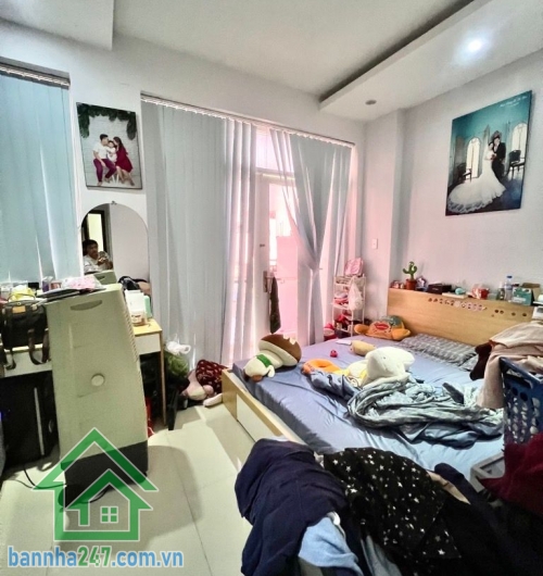 CHỈ 5,7 TỶ – SIÊU PHẨM 5 TẦNG BỜ BAO TÂN THẮNG - NGAY AEON MALL TÂN PHÚ – NHÀ MỚI Ở LIỀN - 4PN – 3WC Diện tích: 4,2 x 8,3m – 35m² Kết cấu: 1 trệt + 1 lửng + 3 3 lầu – 5 tầng BTCT. Công năng: 4PN – 3WC – phòng khách – bếp – giếng trời. Ban công + sân thượn
