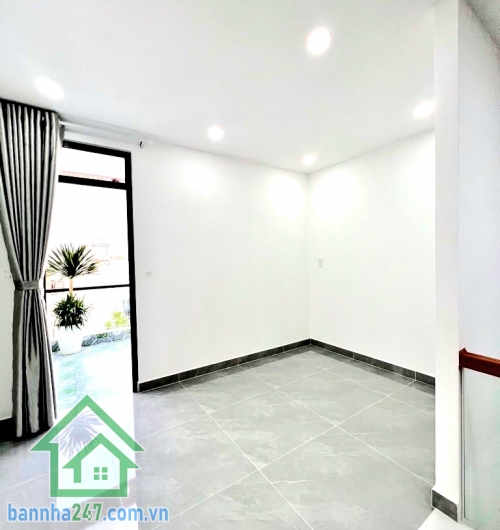CHỈ 8,5 TỶ – SIÊU PHẨM 2 MẶT TIỀN – KHU GÒ XOÀI - NHÀ 5 TẦNG – THANG MÁY – FULL NỘI THẤT CAO CẤP - 5 PN – 6 WC Diện tích: 69m² (4m x 17m) – sổ vuông đẹp. Kết cấu 1 trệt + 1 lửng + 3 lầu. Công năng: 5 PN – 6 WC Trang bị: THANG MÁY xịn xò, giếng trời, ban c