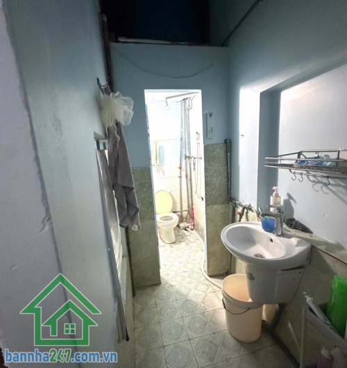 NHÀ MỚI 2 TẦNG – LÊ VĂN QUỚI – SÁT NGÃ TƯ BỐN XÃ – CHỈ XÁCH VALI VÀO Ở  DT: 4.2 x 11m (45m²), 1 trệt 1 lầu- Công năng: 3 phòng ngủ (có PN tầng trệt), 2 WC. Hẻm rộng 4.5m, xe hơi vô tới nơi, giao thông cực kỳ thuận tiện.
