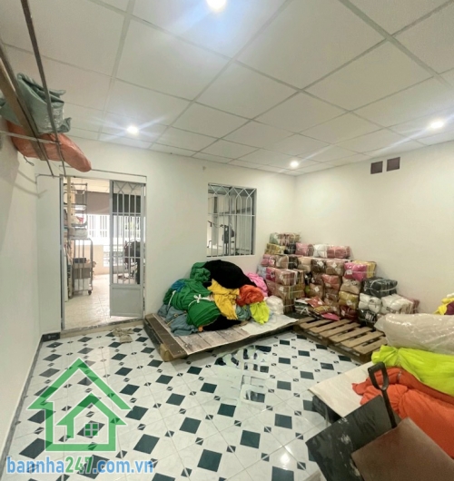 CHỈ 8,4 TỶ – NHÀ 2 TẦNG HẺM XE HƠI – HOÀNG VĂN THỤ, PHƯỜNG 4 TÂN BÌNH – KHU VIP GẦN SÂN BAY! Vị trí: Trung tâm Phường 4, Tân Bình, hẻm xe hơi 4 chỗ tới tận nhà.