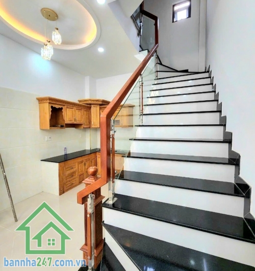 CHỈ 4,7 TỶ – NHÀ 4 TẦNG - DTSD: 100M² – TÊN LỬA NỐI DÀI – BÌNH TRỊ ĐÔNG - 3PN - 3WC * Diện tích: 36m² (4 x 9)m – sổ vuông vức * Diện tích sử dụng: ~99,9m² * Kết cấu: 1 trệt 2 lầu + sân thượng * 3 PN – 3 WC, có ban công thoáng