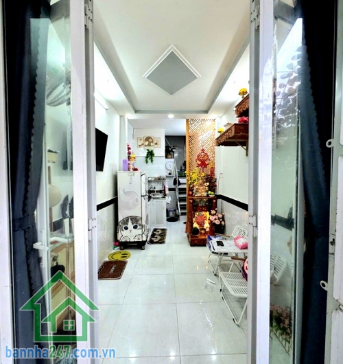 CHỈ 3,05 TỶ - NHÀ NHỎ XINH - HẺM XE TẢI - SÁT MẶT TIỀN ĐỘI CUNG, Q11 - 16M² - 2 TẦNG - 2PN - 2WC  Địa chỉ: Đội Cung, P.11, Q.11  DT: 2.4m x 6.7m – vuông vức.