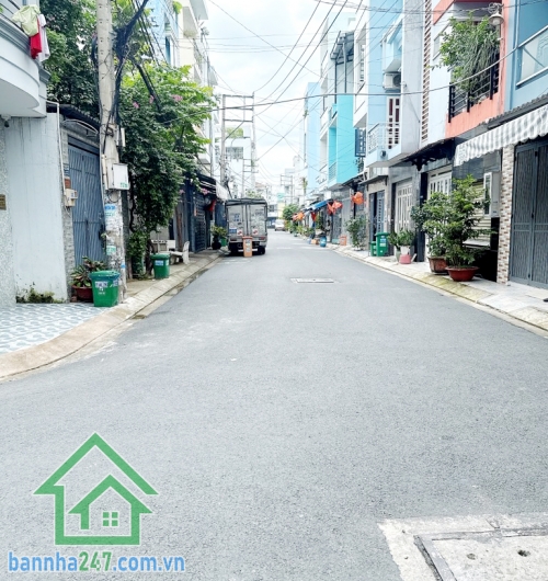 HẺM XE HƠI 8M – ĐƯỜNG SỐ 5 – NGAY CÔNG VIÊN GIA PHÚ – GIÁP TÂN PHÚ – CHỈ 8 TỶ Diện tích: 82,5m2 (4,3 x 19) vuông vức. Kết cấu: 4 tầng BTCT, gồm 4PN, 4 WC