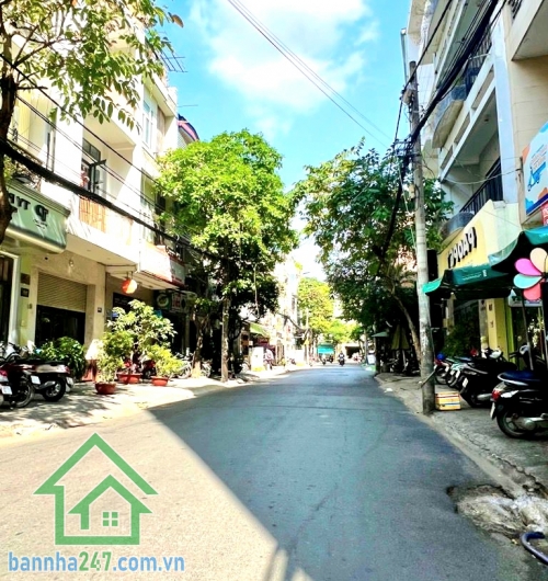 CHỈ 19,95 TỶ (TL) – MẶT TIỀN VIP BÀU CÁT – ĐƯỜNG 12M CÓ LỀ – NHÀ 4 TẦNG – Ô TÔ NGỦ NHÀ - 4 PN - 5 WC Vị trí đắc địa: mặt tiền Bàu Cát 1, khu VIP Tân Bình Đường 12m có lề, kinh doanh đa ngành, ô tô đậu thoải mái