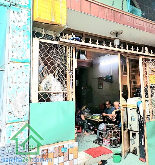 CHỈ 4,5 TỶ – NHÀ TRUNG TÂM TÂN PHÚ – CÁCH MT VƯỜN LÀI 20M - 2PN - 2WC * Diện tích: 4,6m x 8m – đất vuông vức * Kết cấu: 1 trệt + lửng + 1 lầu * Hẻm trước nhà 3m