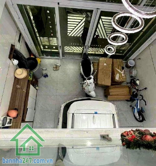 HẺM NHỰA 8M – XE HƠI NGỦ TRONG NHÀ – 6 TẦNG CÓ THANG MÁY - DT 92m² (5x19)m – NỘI THẤT CAO CẤP – 6PN – 6WC • Diện tích đất: 92m² (5 x 19m) – vuông vức • Kết cấu: Trệt + lửng + 3 lầu + sân thượng trước & sau • 6 phòng ngủ – 6 WC, thang máy hiện đại