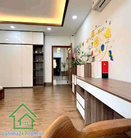 HẺM NHỰA 8M – XE HƠI NGỦ TRONG NHÀ – 6 TẦNG CÓ THANG MÁY - DT 92m² (5x19)m – NỘI THẤT CAO CẤP – 6PN – 6WC • Diện tích đất: 92m² (5 x 19m) – vuông vức • Kết cấu: Trệt + lửng + 3 lầu + sân thượng trước & sau • 6 phòng ngủ – 6 WC, thang máy hiện đại
