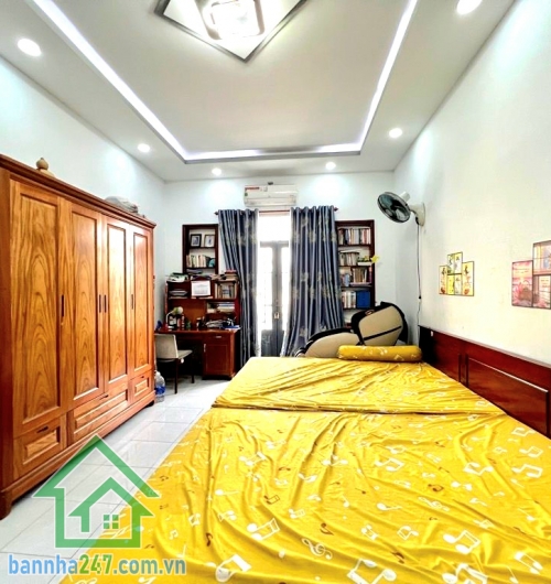 CHỈ 6,8 TỶ – NHÀ 3 TẦNG + SÂN THƯỢNG – GẦN AEON MALL TÂN PHÚ – HXH 6M - 3PN - 3WC Diện tích: 58m² (4 x 14,5m) – vuông vức Kết cấu: 1 trệt + 2 lầu + sân thượng