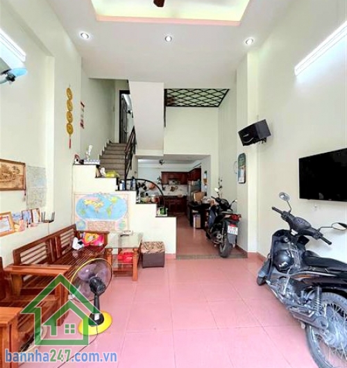 CHỈ 8,6 TỶ – NHÀ ĐẸP KHU VIP BÀU CÁT – TÂN BÌNH – HẺM NHỰA 5M Ô TÔ VÀO TẬN NHÀ - 4PN, 5WC * DT: 4x13m (51m²) – Kết cấu BTCT 4 tầng, gồm 4PN, 5WC, có phòng thờ, giếng trời, sân thượng trước sau thoáng mát.