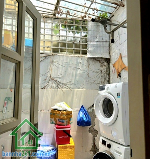 CHỈ 12 TỶ – 2 MẶT TIỀN KINH DOANH – KHU BÀU CÁT, TÂN BÌNH – NHÀ SÂN VƯỜN RỘNG THOÁNG DT đất: 4x22m – 64m² xây dựng, không lộ giới. Kết cấu: 1 trệt 1 lầu – 3PN - 3WC.