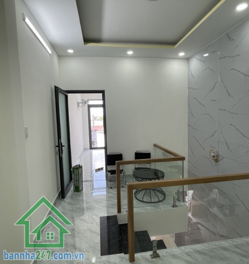 CHỈ 5,2 TỶ - BÁN NHÀ TÂN BÌNH – 56M² – 2 TẦNG – 3PN – 3WC – CHỈ 5,2 TỶ Nhà mới tinh, khách mua dọn vào ở ngay. Kết cấu: 2 tầng, có sân trước, 3PN, 3WC. 