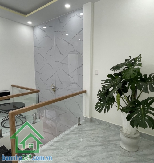 CHỈ 5,2 TỶ - BÁN NHÀ TÂN BÌNH – 56M² – 2 TẦNG – 3PN – 3WC – CHỈ 5,2 TỶ Nhà mới tinh, khách mua dọn vào ở ngay. Kết cấu: 2 tầng, có sân trước, 3PN, 3WC. 