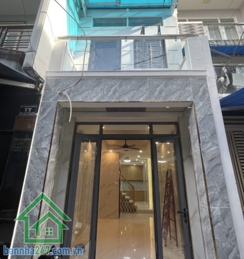 CHỈ 4,4 TỶ – NHÀ 3 TẦNG MỚI – NGAY NI SƯ HUỲNH LIÊN, GIÁP BÀU CÁT – XE HƠI ĐẬU CỬA – 32M2 – 3PN – 3WC * Nhà mới tinh, thiết kế hiện đại, gồm 1 trệt 2 lầu, 3PN - 3WC.
