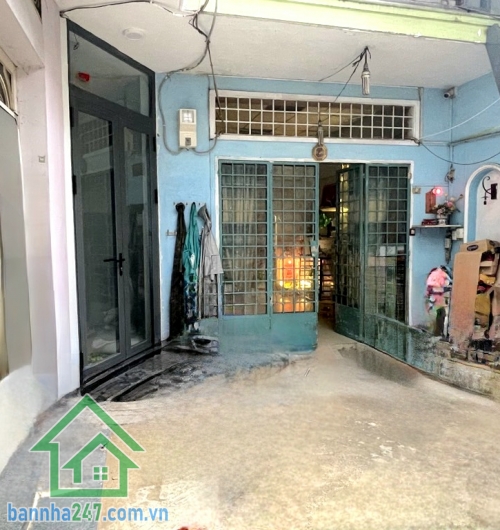 CHỈ 3 TỶ - NHÀ MỚI – MUA VÀO Ở NGAY – CÁCH 10M RA TRƯỜNG SA - TÂN BÌNH – 3 TẦNG, 2 PHÒNG NGỦ, 2 WC Nhà xây mới, kết cấu 3 tầng kiên cố, có ban công trước thoáng mát. 