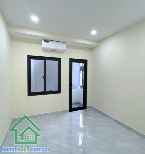 CHỈ 3 TỶ - NHÀ MỚI – MUA VÀO Ở NGAY – CÁCH 10M RA TRƯỜNG SA - TÂN BÌNH – 3 TẦNG, 2 PHÒNG NGỦ, 2 WC Nhà xây mới, kết cấu 3 tầng kiên cố, có ban công trước thoáng mát. 