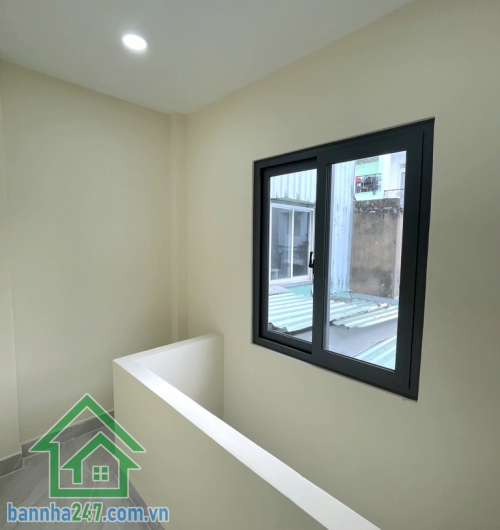 CHỈ 3 TỶ - NHÀ MỚI – MUA VÀO Ở NGAY – CÁCH 10M RA TRƯỜNG SA - TÂN BÌNH – 3 TẦNG, 2 PHÒNG NGỦ, 2 WC Nhà xây mới, kết cấu 3 tầng kiên cố, có ban công trước thoáng mát. 