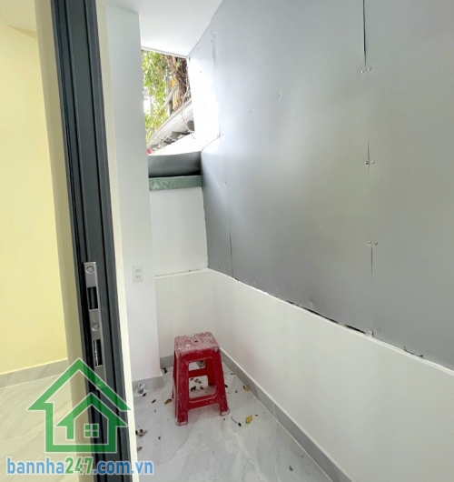 CHỈ 3 TỶ - NHÀ MỚI – MUA VÀO Ở NGAY – CÁCH 10M RA TRƯỜNG SA - TÂN BÌNH – 3 TẦNG, 2 PHÒNG NGỦ, 2 WC Nhà xây mới, kết cấu 3 tầng kiên cố, có ban công trước thoáng mát. 