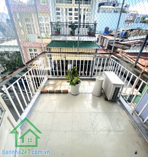 CHỈ 4,18 TỶ – NHÀ 3 TẦNG MỚI – HẺM Ô TÔ 5M THÔNG – NGAY KHU BÀU CÁT, TÂN BÌNH DT: 26m² (1 trệt 2 lầu – 3PN, 3WC).  Nhà mới đẹp, dọn vào ở ngay, khu dân trí cao.