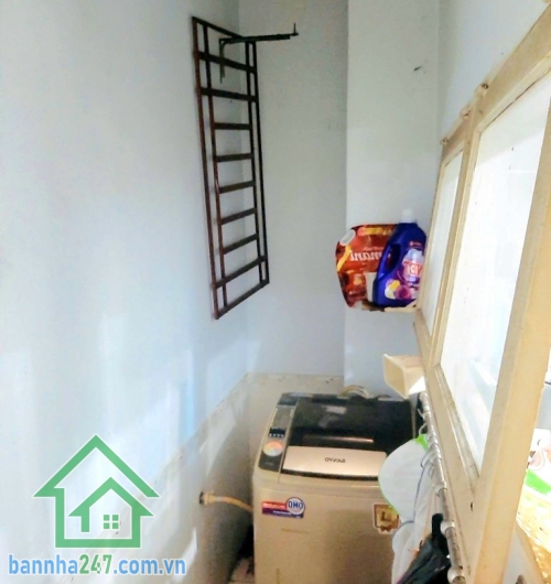 CHỈ 10,9 TỶ – HẺM NHỰA 8M THÔNG – KHU VIP BÀU CÁT – NHÀ 4 TẦNG BTCT – 74M² (3,9 x 21)m – 4PN – 4WC Mô tả: * Vị trí đắc địa, khu phố ẩm thực Đồng Đen – Bàu Cát.