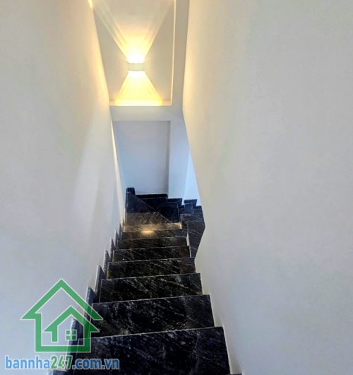 CHỈ 4,2 TỶ – NHÀ ĐẸP 2 TẦNG – 33m² (DT Sàn 54m²) – HẺM XE HƠI 6M – TÂN PHÚ - GẦN NHÀ THỜ TÂN HƯƠNG.  Nhà mới, vào ở ngay – tiện ích xung quanh đầy đủ. Kết cấu: Kết cấu: 1 trệt, 1 lầu có ban công. 2PN – 2WC – phòng khách – bếp đủ công năng. Hẻm trước nhà 6