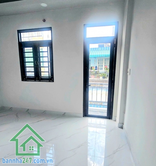 CHỈ 4,2 TỶ – NHÀ ĐẸP 2 TẦNG – 33m² (DT Sàn 54m²) – HẺM XE HƠI 6M – TÂN PHÚ - GẦN NHÀ THỜ TÂN HƯƠNG.  Nhà mới, vào ở ngay – tiện ích xung quanh đầy đủ. Kết cấu: Kết cấu: 1 trệt, 1 lầu có ban công. 2PN – 2WC – phòng khách – bếp đủ công năng. Hẻm trước nhà 6