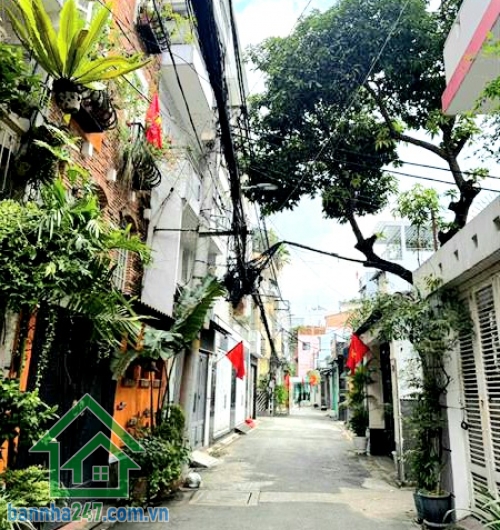 CHỈ 9,5 TỶ - KHU VIP HIẾM NHÀ BÁN – PHƯỜNG 4, TÂN BÌNH – HẺM Ô TÔ TRÁNH – 3 TẦNG BTCT – 3PN, 3WC DT: 4,2 x 12m (vuông A4). Kết cấu 1 trệt, 2 lầu BTCT kiên cố